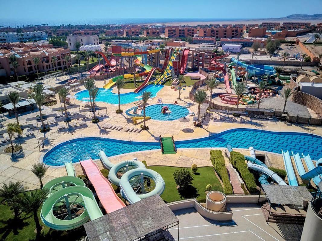 Jaz Maraya Resort - 7.7 km 15 min from €12